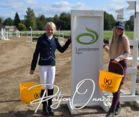 Maj Jokinen ja Venla Aliisa Saira Lantmännen Agro-esteen luona. Kuva: Eeva Torttila. 